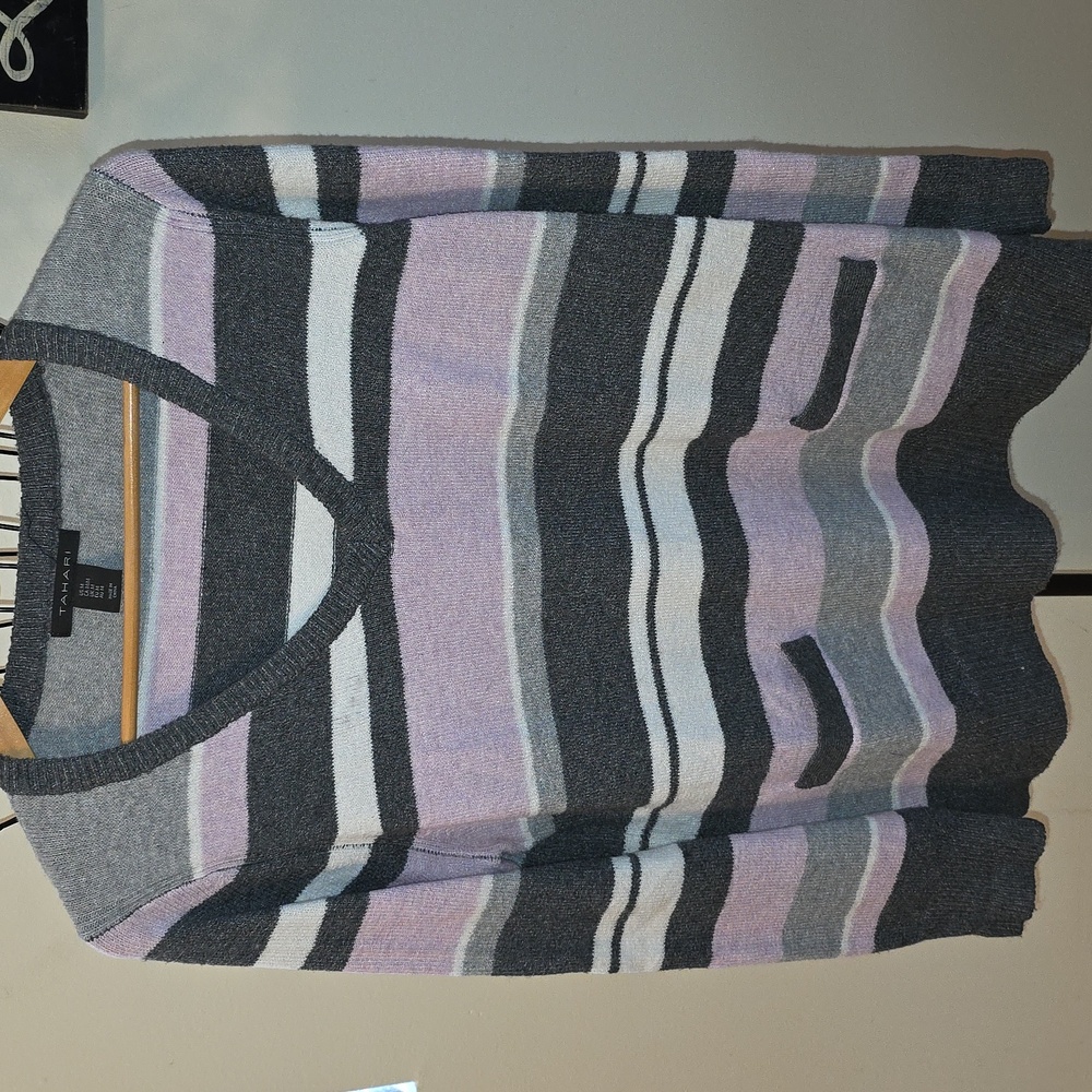 Tahari Gray, Pink & White Women's Sweater Size Medium (Joni # 3)
